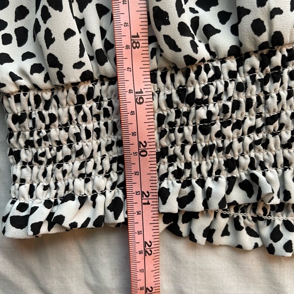 Rose and Olive flutter sleeve, animal printed top. In good condition SZ Large - Picture 11 of 13
